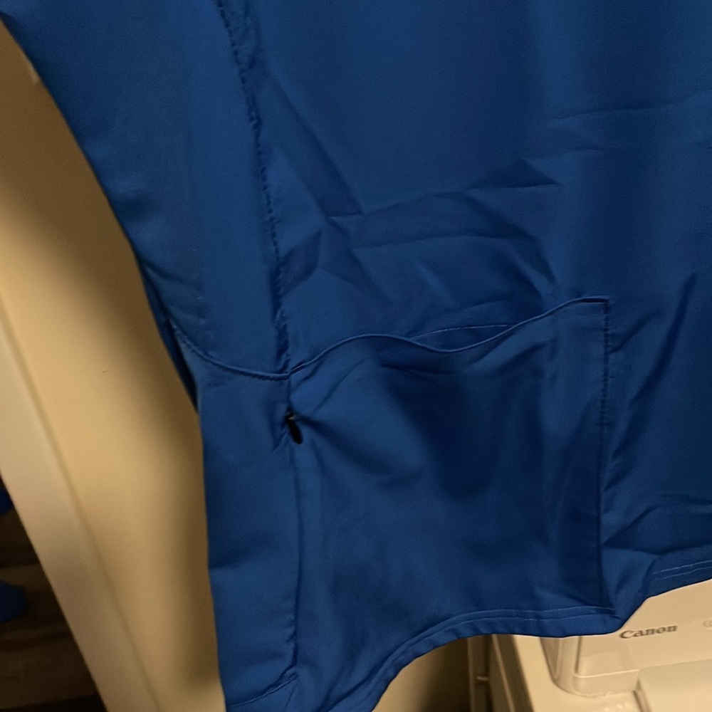 Wonderwink HP scrub top. ROYAL BLUE 3X - Picture 3 of 4
